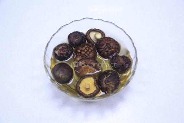 家常菜营养美味冬菇蒸鸡的做法图解2