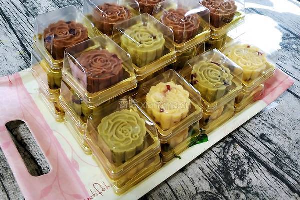 奶香三色绿豆糕