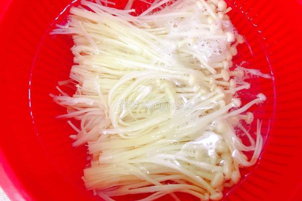 培根金针菇卷的做法图解3