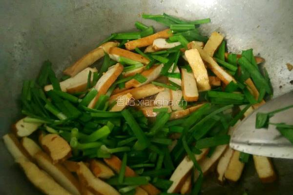 韭菜耗油炒豆腐干的做法图解4