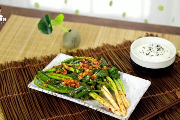 炎热的夏天，尝尝超爽口的小葱泡菜吧的做法图解13
