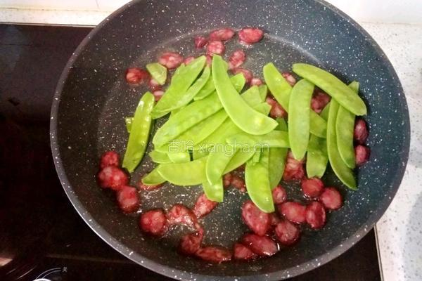 荷兰豆炒腊肠的做法图解4