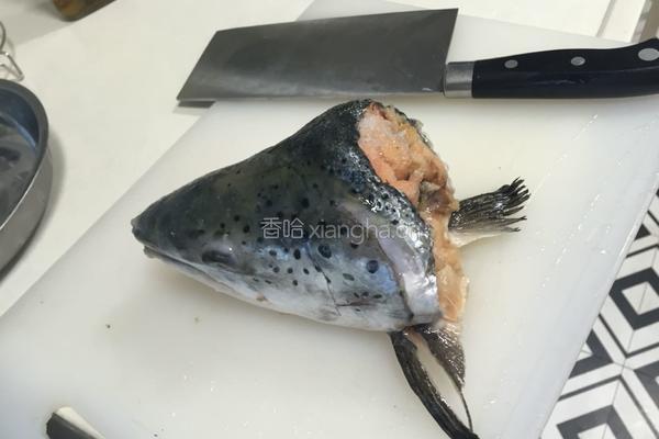 鱼头豆腐汤的做法图解1