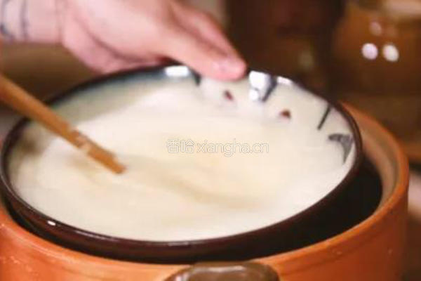 足球小圆子||美食世界杯,在绿茵场里吃一口冰镇"足球"压惊的做法图解2