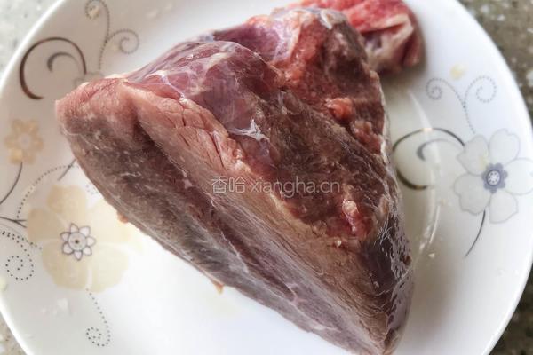 清炖牛肉汤的做法图解1