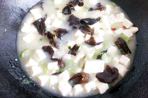 丝瓜豆付木耳汤的做法图解8