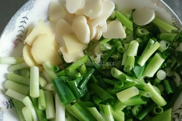 菠萝红烧肉的做法图解2