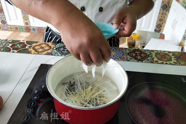 酸辣银鱼羹的做法图解5