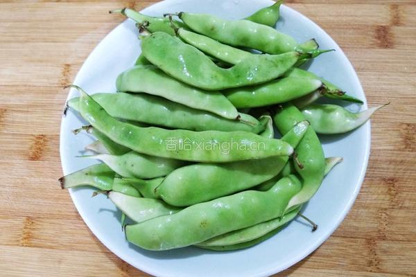 素烧橄榄豆的做法图解1