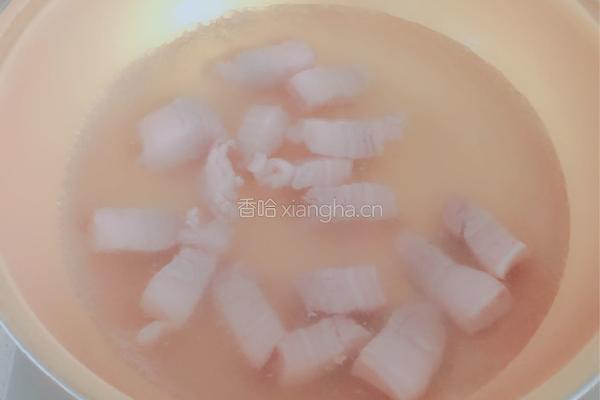 胡萝卜炖肉的做法图解1