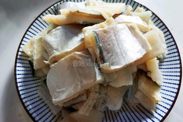 蒜香鳗鱼干的做法图解2