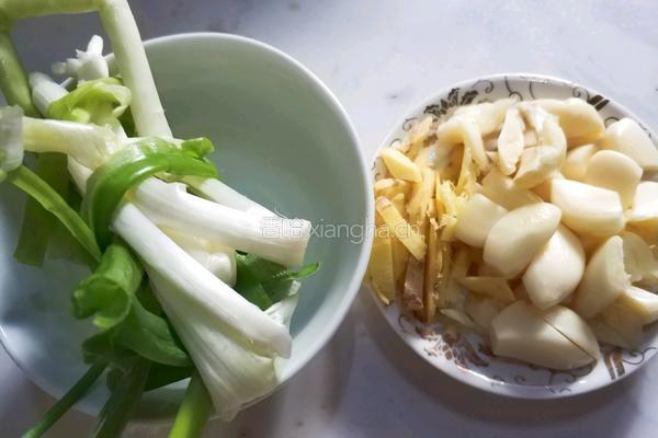 蒜香鳗鱼干的做法图解3