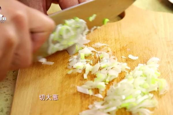 韩式炒鱼饼的做法原来可以这么多而且还很简单哦！的做法图解3