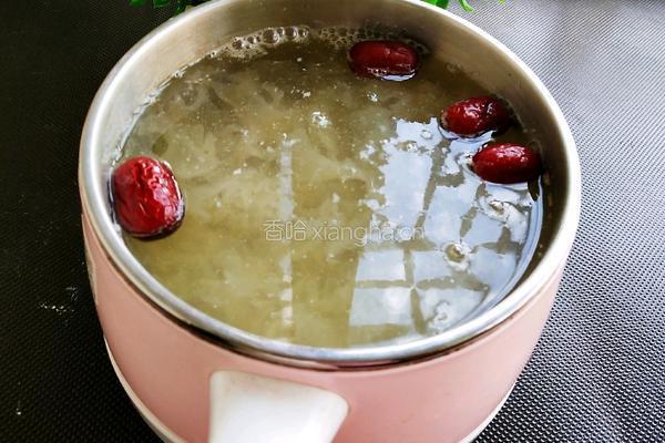 银耳莲子红枣汤的做法图解4