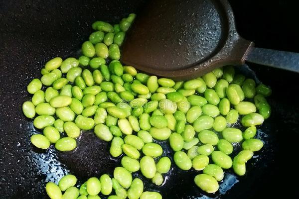 毛豆木耳烧丝瓜的做法图解4