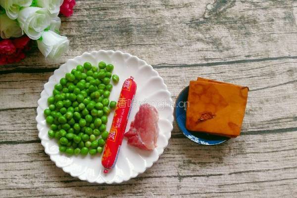 豌豆炒豆干的做法图解1