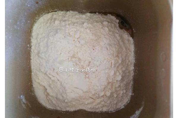 红糖坚果软欧包的做法图解2