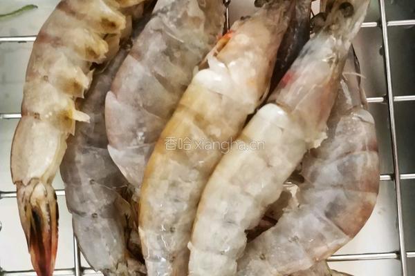 耗油爆虾的做法图解1