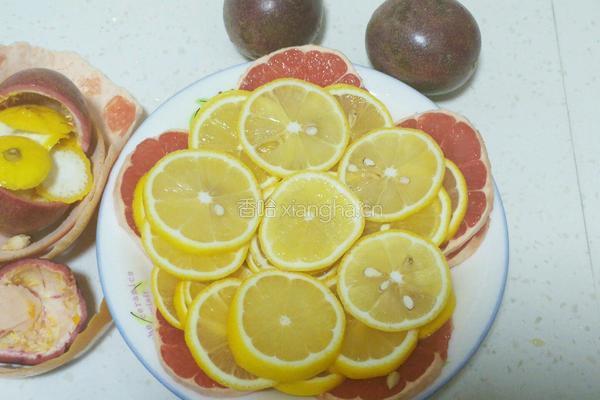夏日蜂蜜水果饮的做法图解3