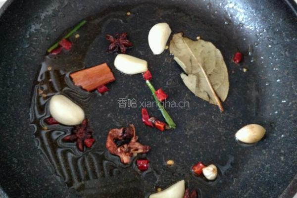 香辣肥肠的做法图解3
