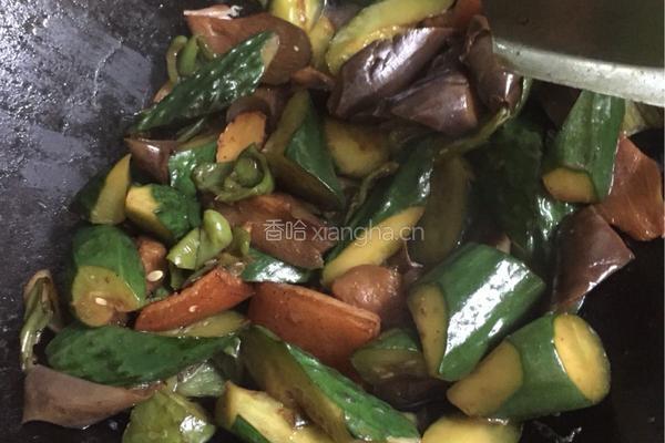 青椒黄瓜烧茄子的做法图解5