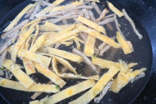 青椒肉丝鲜虾面的做法图解7