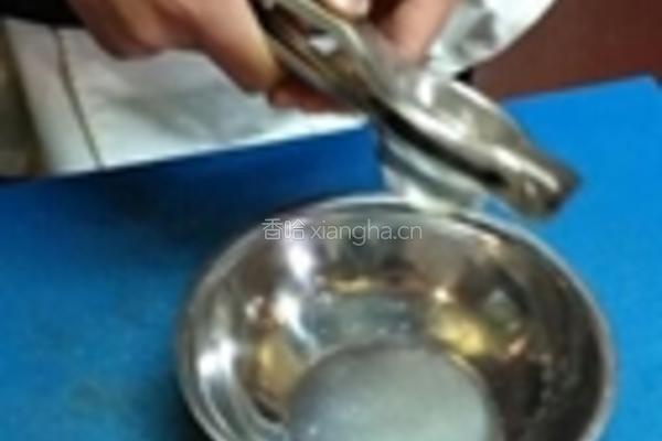 傣味柠檬香酥鸡的做法图解3