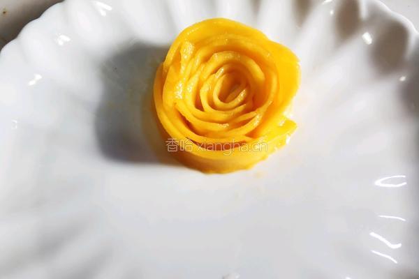 芒果玫瑰花的做法图解7