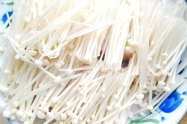 西红柿炒金针菇（下饭必备）的做法图解2