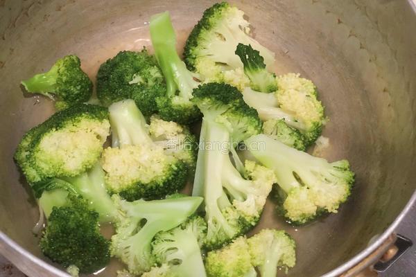 西兰花粉丝煎饼的做法图解2