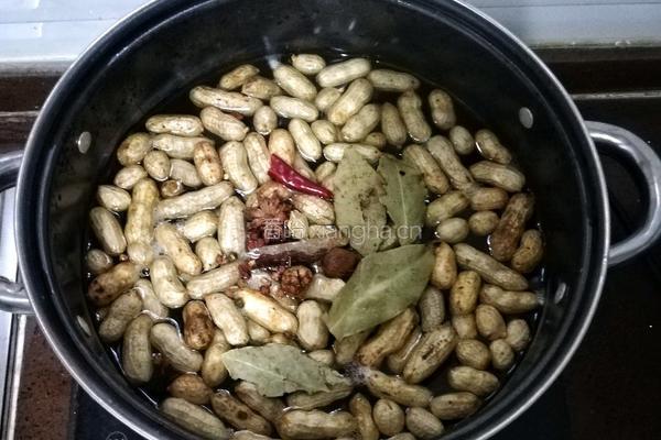 水煮花生的做法图解4