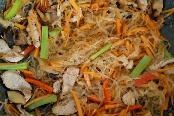 胡萝卜瘦肉炒粉丝的做法图解11
