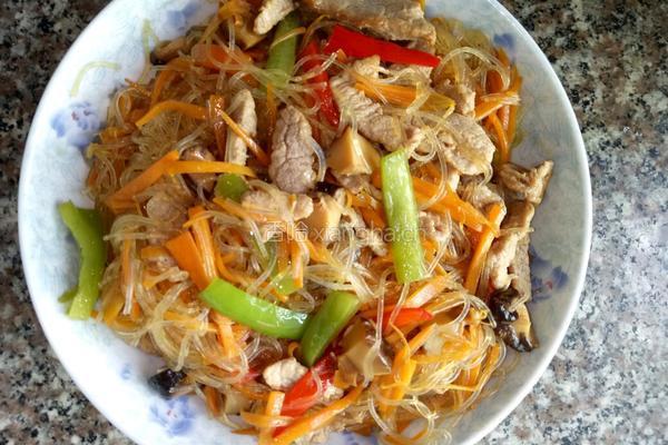 胡萝卜瘦肉炒粉丝的做法图解13