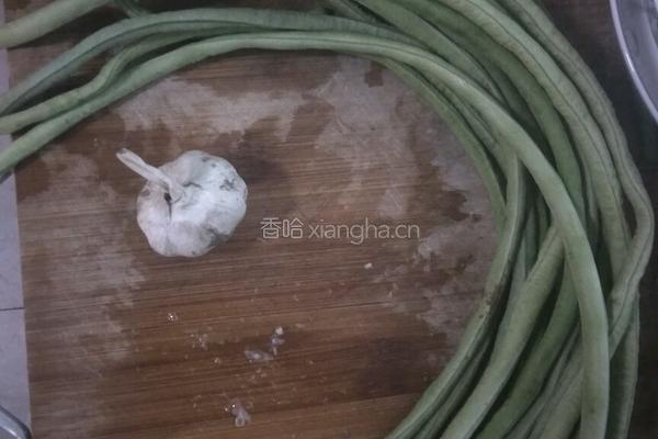 豆角粉丝汤的做法图解1