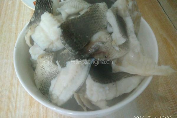 鲶鱼茄子汤的做法图解3
