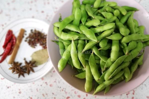 五香毛豆的做法图解1