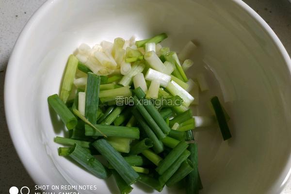 香菇炒鸡脯的做法图解2