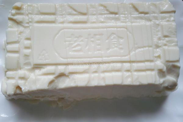 凉拌皮蛋豆腐的做法图解2