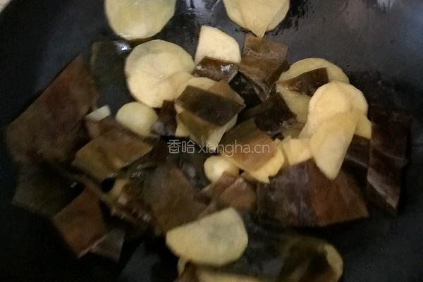 土豆炖海带的做法图解3