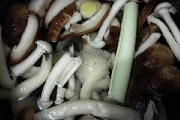 菌菇冬瓜鸭汤的做法图解3