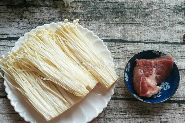 金针菇炒肉丝的做法图解1