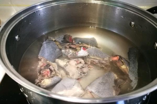 霸王花炖乌鸡的做法图解2