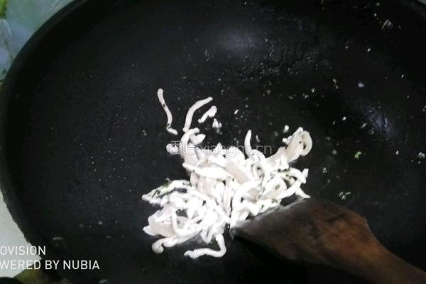 鸡丝蔬菜营养面的做法图解3