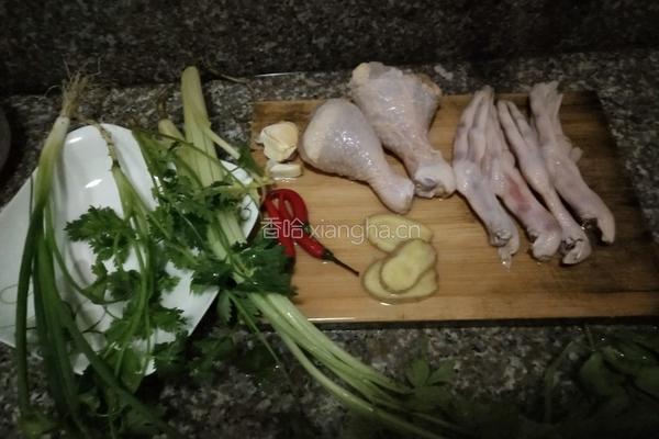 香菇闷鸡腿的做法图解1