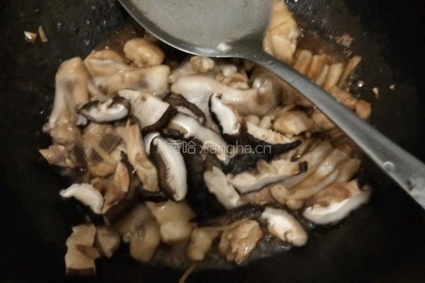 香菇闷鸡腿的做法图解5