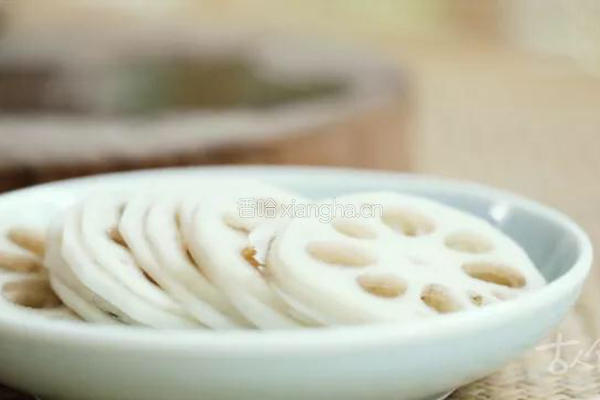 酸红藕||夏天就要食一份酸甜粉红的藕的做法图解1