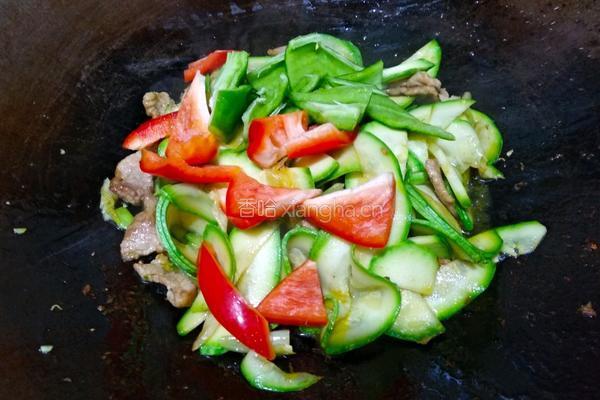 青红椒西葫芦炒肉片的做法图解17