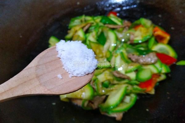 青红椒西葫芦炒肉片的做法图解18