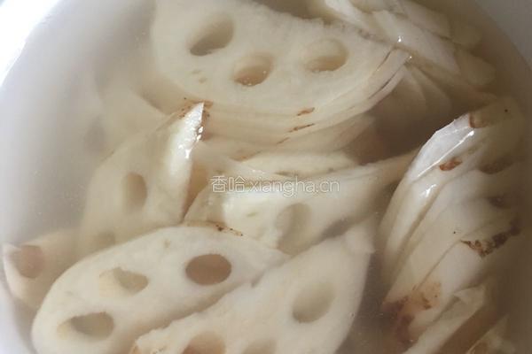 莲藕木耳炒肉的做法图解3