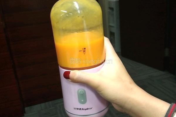 牛奶芒果汁的做法图解2